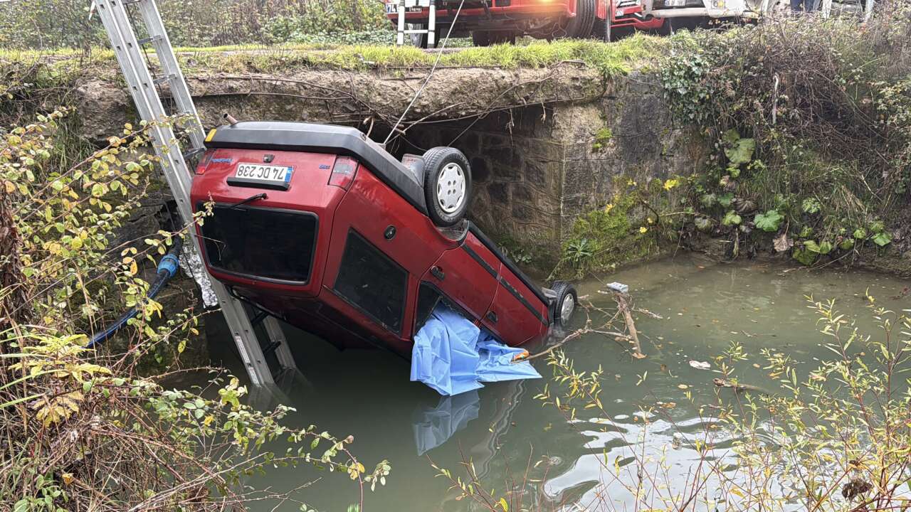 Dereye uçan araçtaki karı koca boğularak can verdi 1